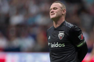 En esta foto del 17 de agosto de 2019, Wayne Rooney, del D.C. United, sonríe depués de hacer un disparo en el partido ante los Whitecaps de Vancouver En esta foto del 17 de agosto de 2019, Wayne Rooney, del D.C. United, sonríe depués de hacer un disparo en el partido ante los Whitecaps de Vancouver