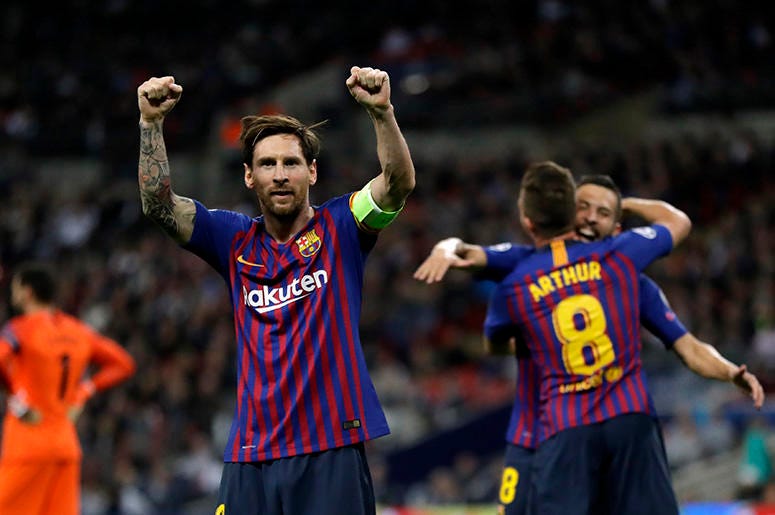 El delantero del Barcelona Lionel Messi, en el centro, celebra tras anotar su tercer gol durante un partido del Grupo B de la Liga de Campeones ante Tottenham en el estadio Wembley en Londres, el miércoles 3 de octubre del 2018. Cirque du Soleil basará el El delantero del Barcelona Lionel Messi, en el centro, celebra tras anotar su tercer gol durante un partido del Grupo B de la Liga de Campeones ante Tottenham en el estadio Wembley en Londres, el miércoles 3 de octubre del 2018. Cirque du Soleil basará el