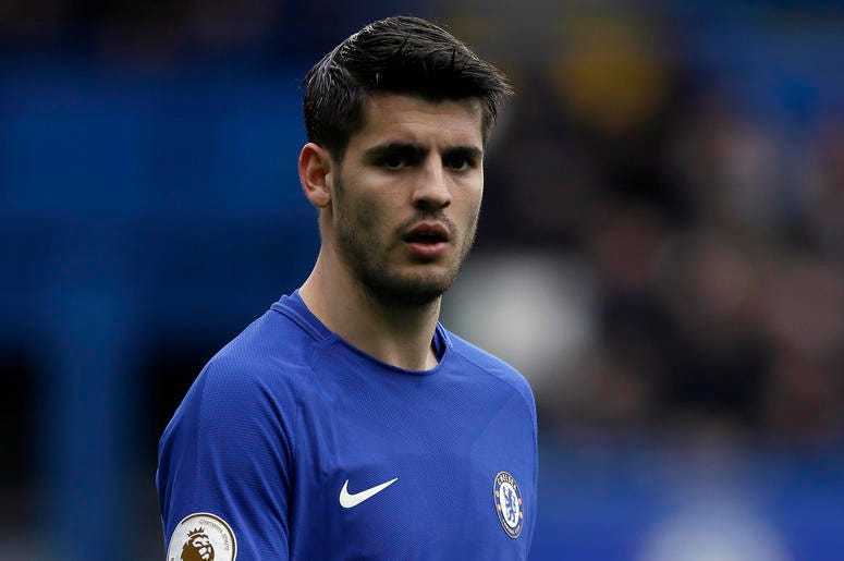 El delantero español Álvaro Morata, del club Chelsea, durante un partido de la Liga Premier ante Tottenham, en el estadio Stamford Bridge de Londres. El delantero español Álvaro Morata, del club Chelsea, durante un partido de la Liga Premier ante Tottenham, en el estadio Stamford Bridge de Londres.