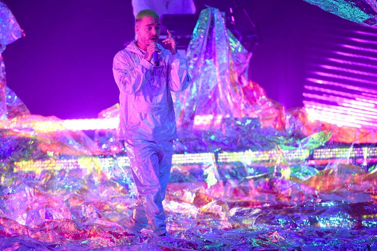 En esta foto del 15 de noviembre del 2018, J Balvin canta en la ceremonia de los Latin Grammy en Las Vegas. Balvin, Ricky Martin y Arturo Sandoval se unirán a Camila Cabello para un "explosivo" número inauguran en la gala de los Grammy el 10 de febrero. En esta foto del 15 de noviembre del 2018, J Balvin canta en la ceremonia de los Latin Grammy en Las Vegas. Balvin, Ricky Martin y Arturo Sandoval se unirán a Camila Cabello para un "explosivo" número inauguran en la gala de los Grammy el 10 de febrero.