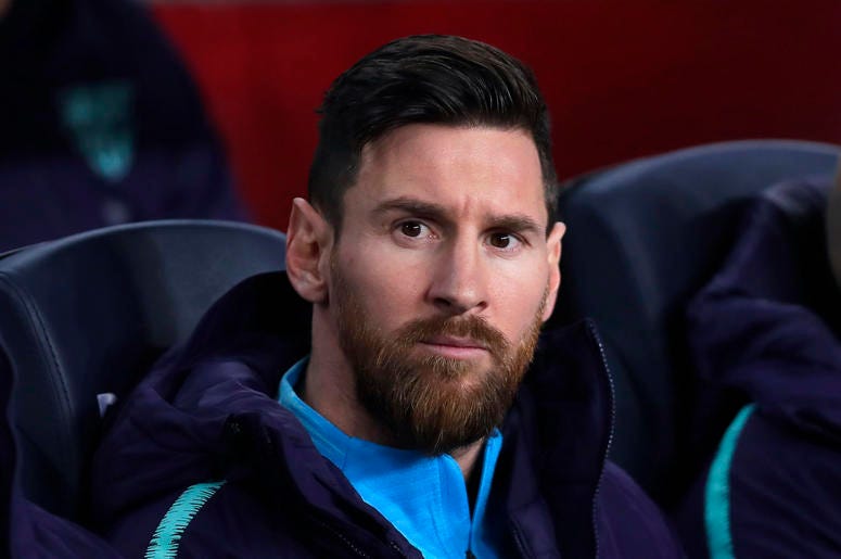 Lionel Messi desde la banca del Barcelona previo a la semifinal de la Copa del Rey ante el Real Madrid en el estadio Camp Nou en Barcelona, España, el miércoles 6 de febrero de 2019. Lionel Messi desde la banca del Barcelona previo a la semifinal de la Copa del Rey ante el Real Madrid en el estadio Camp Nou en Barcelona, España, el miércoles 6 de febrero de 2019.