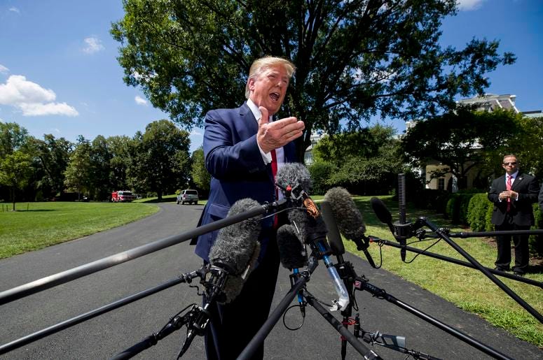 El presidente Donald Trump habla con los reporteros antes de salir de la Casa Blanca, en Washington, rumbo a Louisville, Kentucky, el miércoles 21 de agosto de 2019. El presidente Donald Trump habla con los reporteros antes de salir de la Casa Blanca, en Washington, rumbo a Louisville, Kentucky, el miércoles 21 de agosto de 2019.