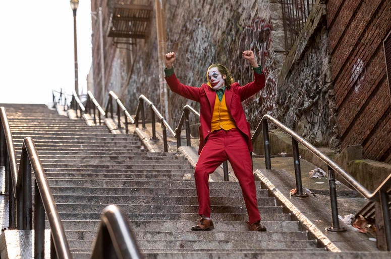 En esta imagen proporcionada por Warner Bros. Pictures Joaquin Phoenix en una escena de "Joker" (“Guasón”) que se estrenará el 4 de octubre. En esta imagen proporcionada por Warner Bros. Pictures Joaquin Phoenix en una escena de "Joker" (“Guasón”) que se estrenará el 4 de octubre.