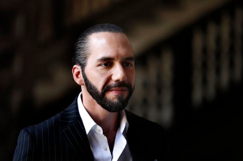 En esta foto de archivo del 12 de marzo de 2019, el presidente salvadoreño Nayib Bukele habla con la prensa en el Palacio Nacional de México tras encontrarse con su homólogo mexicano en Ciudad de México. En esta foto de archivo del 12 de marzo de 2019, el presidente salvadoreño Nayib Bukele habla con la prensa en el Palacio Nacional de México tras encontrarse con su homólogo mexicano en Ciudad de México.