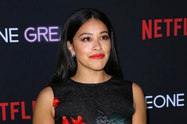 En esta foto del 17 de abril del 2019, la actriz Gina Rodríguez asiste a una función especial de "Someone Great" en Los Ángeles. Rodríguez se disculpó el martes 15 de octubre por cantar a coro en sus historias de Instagram un verso de Fugees que incluye l En esta foto del 17 de abril del 2019, la actriz Gina Rodríguez asiste a una función especial de "Someone Great" en Los Ángeles. Rodríguez se disculpó el martes 15 de octubre por cantar a coro en sus historias de Instagram un verso de Fugees que incluye l