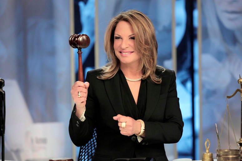 En esta imagen de 2015 difundida por Telemundo, la Dra. Ana Maria Polo en el estudio de su programa "Caso Cerrado" en Miami. Tras casi dos décadas en la pantalla chica, Polo ha decidido que es hora de parar y comenzar algo nuevo... en la pantalla grande. En esta imagen de 2015 difundida por Telemundo, la Dra. Ana Maria Polo en el estudio de su programa "Caso Cerrado" en Miami. Tras casi dos décadas en la pantalla chica, Polo ha decidido que es hora de parar y comenzar algo nuevo... en la pantalla grande.