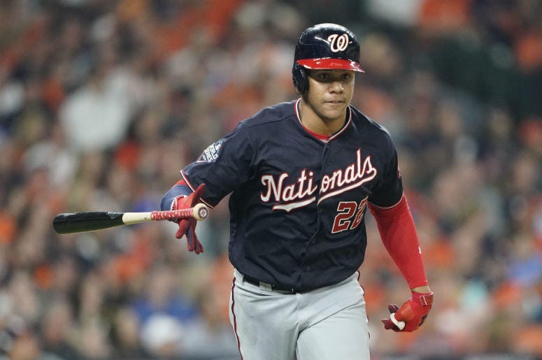 El dominicano Juan Soto, de los Nacionales de Washington, lanza el bate luego de conectar un jonrón en el primer juego de la Serie Mundial ante los Astros de Houston, el martes 22 de octubre de 2019 El dominicano Juan Soto, de los Nacionales de Washington, lanza el bate luego de conectar un jonrón en el primer juego de la Serie Mundial ante los Astros de Houston, el martes 22 de octubre de 2019