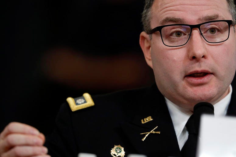 El teniente coronel del ejército Alexander Vindman, funcionario adscrito al Consejo de Seguridad Nacional, declara ante la Comisión de Inteligencia de la Cámara de Representantes en el Congreso en Washington 19 de noviembre del 2019, por la pesquisa de ju El teniente coronel del ejército Alexander Vindman, funcionario adscrito al Consejo de Seguridad Nacional, declara ante la Comisión de Inteligencia de la Cámara de Representantes en el Congreso en Washington 19 de noviembre del 2019, por la pesquisa de ju