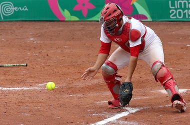 Do catchers have to wear 2 masks? softball