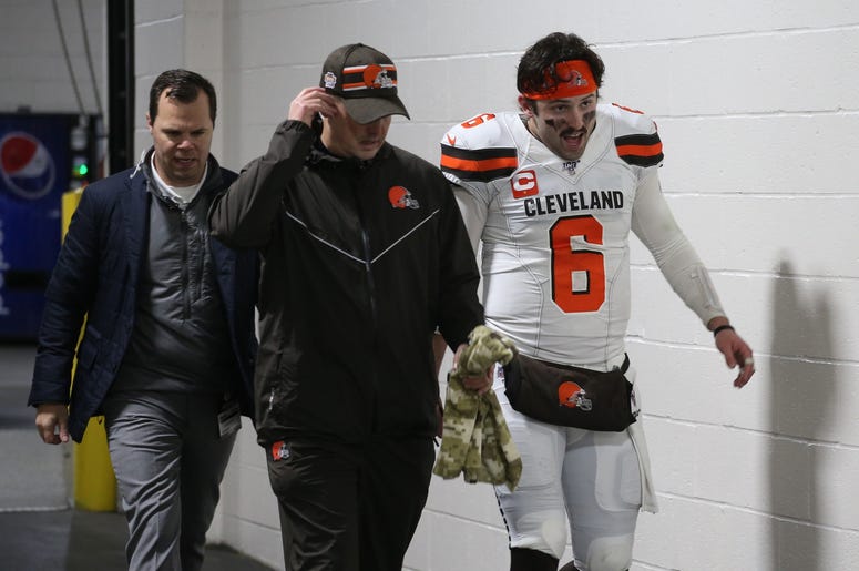 Cleveland Browns quarterback Baker Mayfield (6) returns to the locker room early after suffering an apparent injury to his hand against the Pittsburgh Steelers late in the second quarter at Heinz Field. Cleveland Browns quarterback Baker Mayfield (6) returns to the locker room early after suffering an apparent injury to his hand against the Pittsburgh Steelers late in the second quarter at Heinz Field.