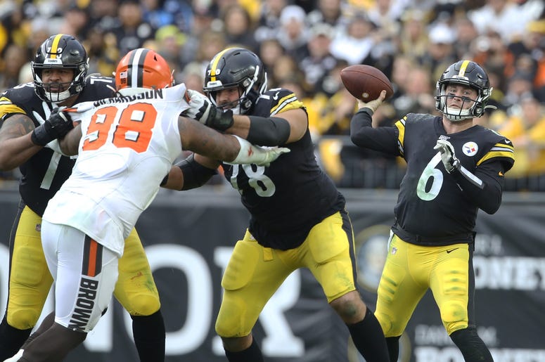 Pittsburgh Steelers offensive guard Ramon Foster (73) and offensive tackle Alejandro Villanueva (78) block Cleveland Browns defensive tackle Sheldon Richardson (98) as Steelers quarterback Devlin Hodges (6) passes the ball during the fourth quarter at Hei Pittsburgh Steelers offensive guard Ramon Foster (73) and offensive tackle Alejandro Villanueva (78) block Cleveland Browns defensive tackle Sheldon Richardson (98) as Steelers quarterback Devlin Hodges (6) passes the ball during the fourth quarter at Hei