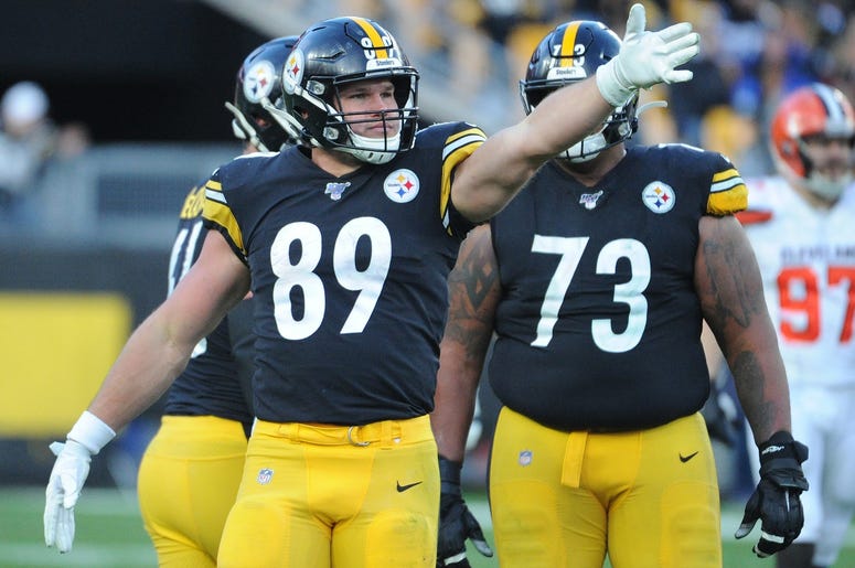 Pittsburgh Steelers tight end Vance McDonald (89) signals first down against the Cleveland Browns during the fourth quarter at Heinz Field. The Steelers won 20-13. Pittsburgh Steelers tight end Vance McDonald (89) signals first down against the Cleveland Browns during the fourth quarter at Heinz Field. The Steelers won 20-13.