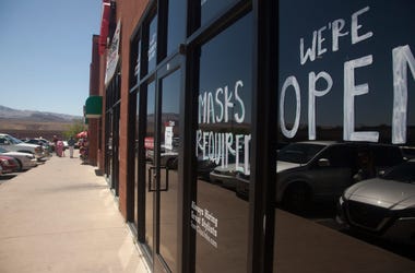 SportClips posts mask requirement signage on the front of their stores Thursday, June 18, 2020. Stg 0619 Masks 08