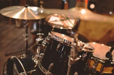 Brawling installation with a drummer and drumsticks