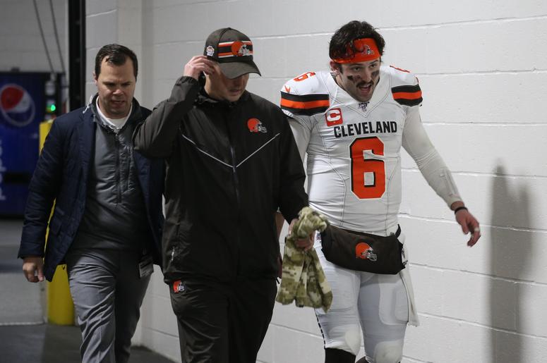 Cleveland Browns quarterback Baker Mayfield (6) returns to the locker room early after suffering an apparent injury to his hand against the Pittsburgh Steelers late in the second quarter at Heinz Field. Cleveland Browns quarterback Baker Mayfield (6) returns to the locker room early after suffering an apparent injury to his hand against the Pittsburgh Steelers late in the second quarter at Heinz Field.