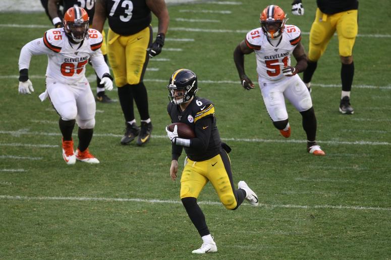 Pittsburgh Steelers quarterback Devlin Hodges (6) caries the ball for a first down against the Cleveland Browns during the third quarter at Heinz Field. The Steelers won 20-13. Pittsburgh Steelers quarterback Devlin Hodges (6) caries the ball for a first down against the Cleveland Browns during the third quarter at Heinz Field. The Steelers won 20-13.