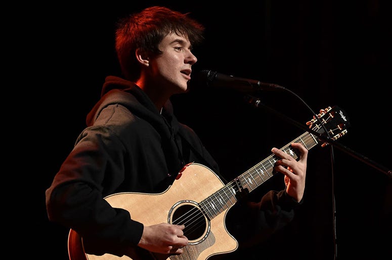 Alec Benjamin