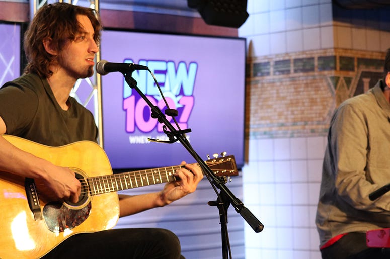 Dean Lewis Performs at NEW 102.7's 'Up Close and Personal'