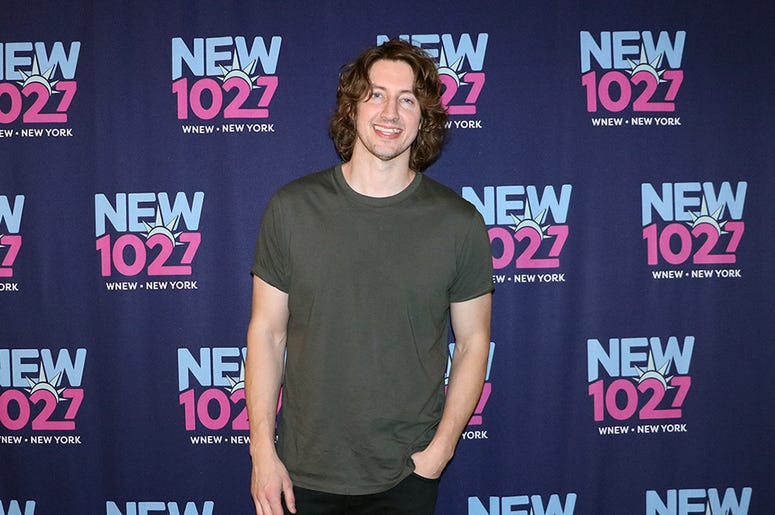 Dean Lewis Meets Fans at NEW 102.7 'Up Close & Personal'