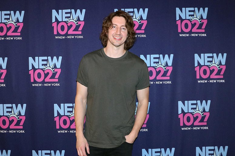 Dean Lewis Meets Fans at NEW 102.7 'Up Close & Personal'