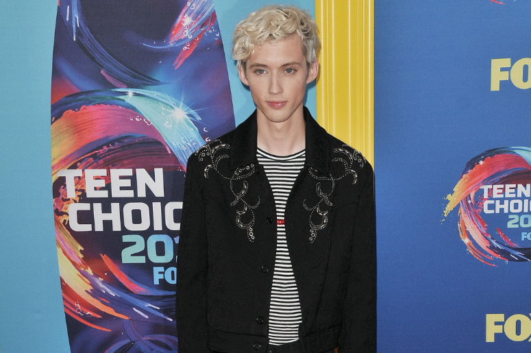Troye Sivan arrives at the Teen Choice Awards 2018 Troye Sivan arrives at the Teen Choice Awards 2018