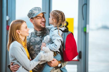 soldier with family soldier with family