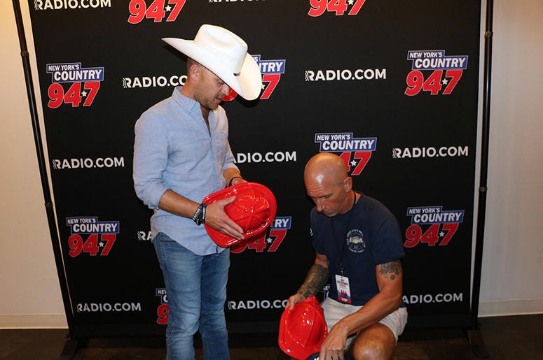 Justin Moore meets fans at NY's Country 94.7
