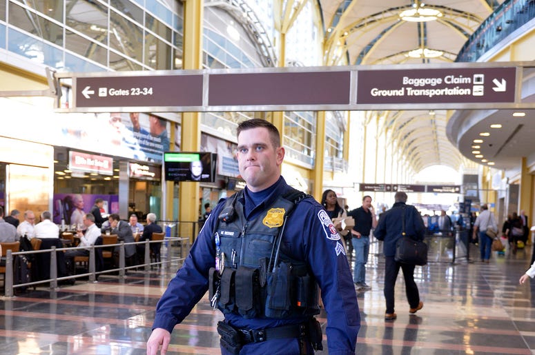 police officer reagan national airport police officer reagan national airport