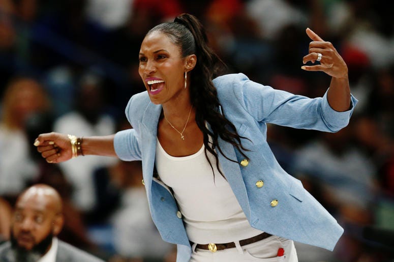 Lisa Leslie will recieve a statue next to the Staples Center. Lisa Leslie will recieve a statue next to the Staples Center.