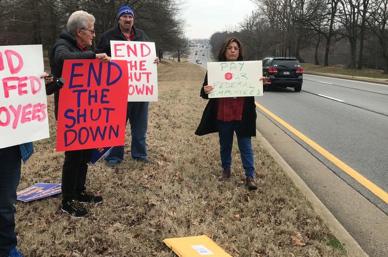 federal workers demand pay government shutdown federal workers demand pay government shutdown