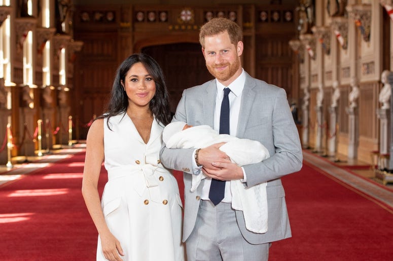 WINDSOR, ENGLAND - MAY 08: Prince Harry, Duke of Sussex and Meghan, Duchess of Sussex, pose with their newborn son Prince Archie Harrison Mountbatten-Windsor during a photocall in St George's Hall at Windsor Castle on May 8, 2019 in Windsor, England. The WINDSOR, ENGLAND - MAY 08: Prince Harry, Duke of Sussex and Meghan, Duchess of Sussex, pose with their newborn son Prince Archie Harrison Mountbatten-Windsor during a photocall in St George's Hall at Windsor Castle on May 8, 2019 in Windsor, England. The