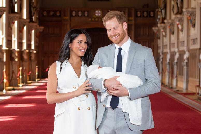 WINDSOR, ENGLAND - MAY 08: Prince Harry, Duke of Sussex and Meghan, Duchess of Sussex, pose with their newborn son Prince Archie Harrison Mountbatten-Windsor during a photocall in St George's Hall at Windsor Castle on May 8, 2019 in Windsor, England. The WINDSOR, ENGLAND - MAY 08: Prince Harry, Duke of Sussex and Meghan, Duchess of Sussex, pose with their newborn son Prince Archie Harrison Mountbatten-Windsor during a photocall in St George's Hall at Windsor Castle on May 8, 2019 in Windsor, England. The