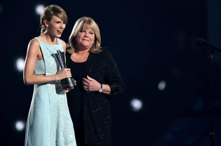 Taylor Swift and Mom Taylor Swift and Mom