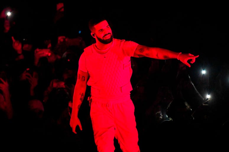 MIAMI, FL - NOVEMBER 13: Drake performs at the AmericanAirlines Arena in Miami, Florida on November 13, 2018. (Photo by Ron Elkman/USA TODAY NETWORK/Sipa USA) MIAMI, FL - NOVEMBER 13: Drake performs at the AmericanAirlines Arena in Miami, Florida on November 13, 2018. (Photo by Ron Elkman/USA TODAY NETWORK/Sipa USA)