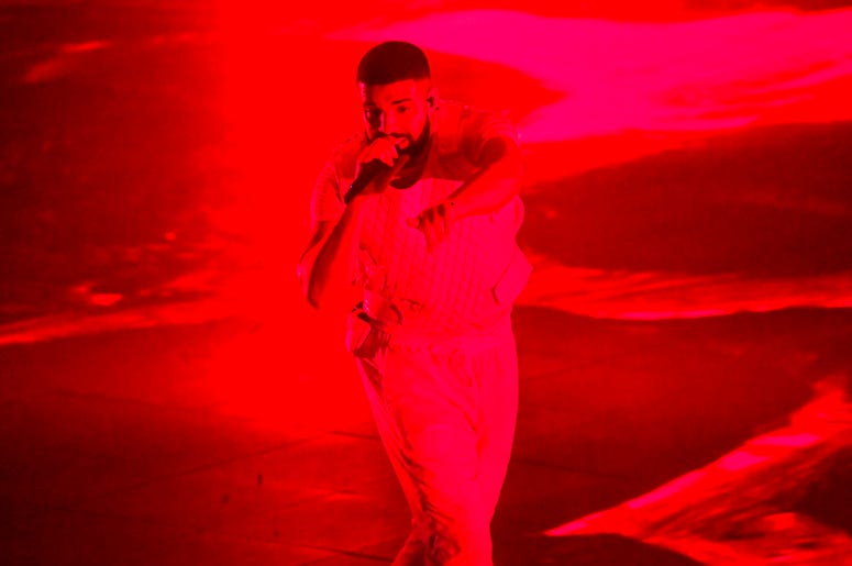 MIAMI, FL - NOVEMBER 13: Drake performs at the AmericanAirlines Arena in Miami, Florida on November 13, 2018. (Photo by Ron Elkman/USA TODAY NETWORK/Sipa USA) MIAMI, FL - NOVEMBER 13: Drake performs at the AmericanAirlines Arena in Miami, Florida on November 13, 2018. (Photo by Ron Elkman/USA TODAY NETWORK/Sipa USA)