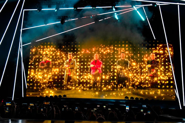 SUNRISE, FL- AUGUST 24: Nick Carter, Kevin Richardson, Brian Littrell, AJ McLean and Howie Dorough perform at the Backstreet Boys DNA World Tour at BB&T Center in Sunrise, Florida on 8/24/2019. (Photo by Ron Elkman/USA TODAY NETWORK/Sipa USA) SUNRISE, FL- AUGUST 24: Nick Carter, Kevin Richardson, Brian Littrell, AJ McLean and Howie Dorough perform at the Backstreet Boys DNA World Tour at BB&T Center in Sunrise, Florida on 8/24/2019. (Photo by Ron Elkman/USA TODAY NETWORK/Sipa USA)