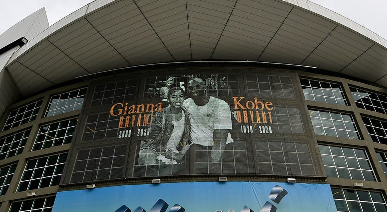 American Airlines Arena honors Kobe