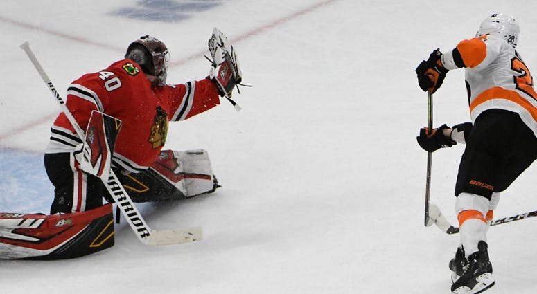 Flyers right wing Claude Giroux (28) shoots on Blackhawks goaltender Robin Lehner (40). Flyers right wing Claude Giroux (28) shoots on Blackhawks goaltender Robin Lehner (40).