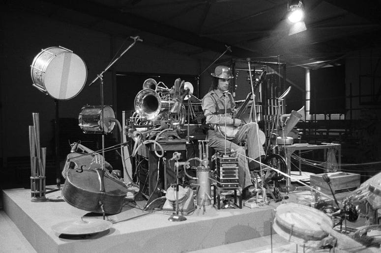 Wilhelm Bruck performing 'Zwei-Mann-Orchester', Donaueschingen Edition 1973. Photo: Zoltan Nagy Wilhelm Bruck performing 'Zwei-Mann-Orchester', Donaueschingen Edition 1973. Photo: Zoltan Nagy