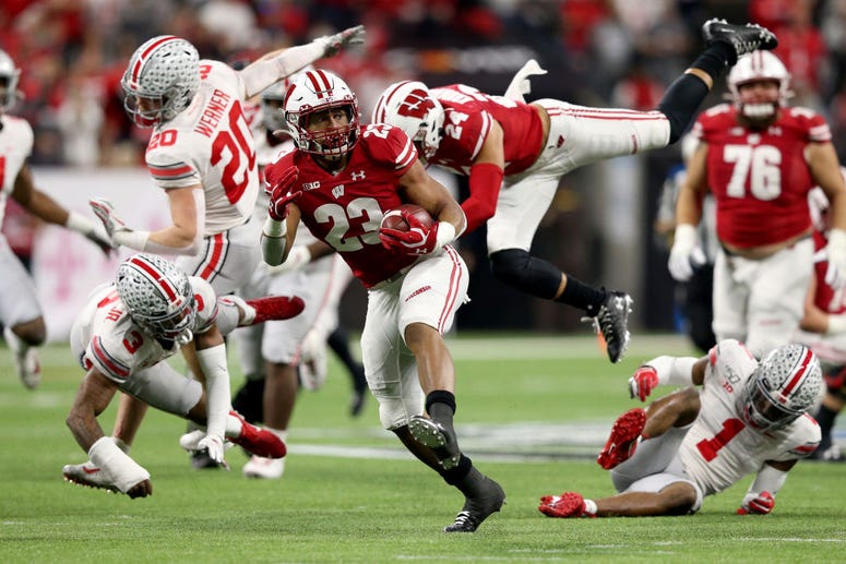 Jonathan-Taylor-Wisconsin-GettyImages-1192588086.jpg