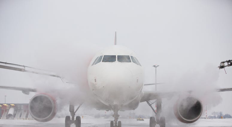 airplane-snow-GettyImages-159005317.jpg