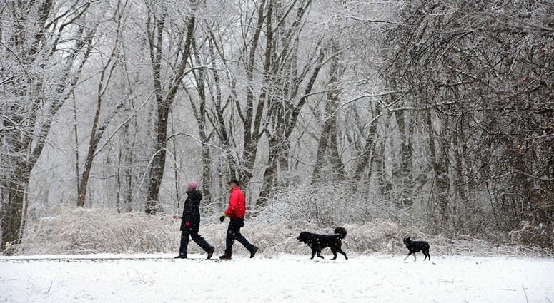 snow-walk-couple-dogs-usatsi_10685289-e1520448801.jpg snow-walk-couple-dogs-usatsi_10685289-e1520448801.jpg