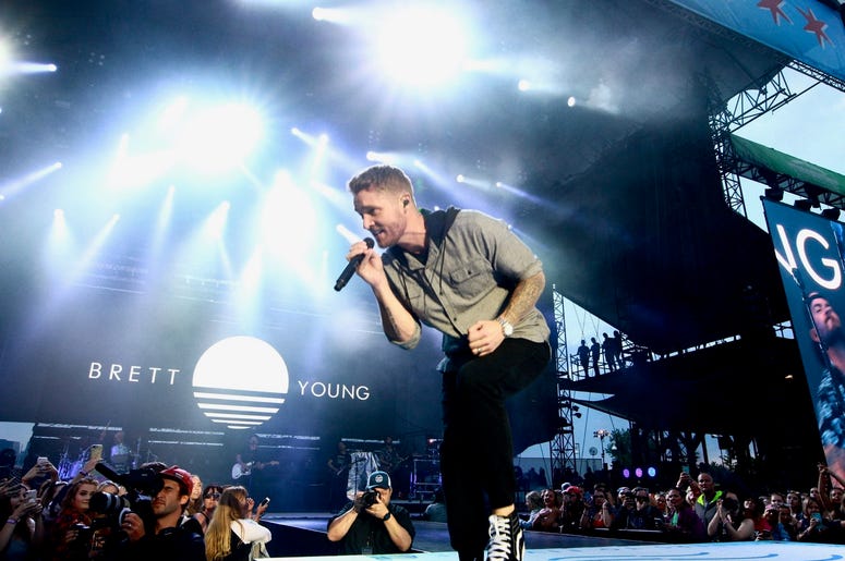 Brett Young at Lakeshake Brett Young at Lakeshake