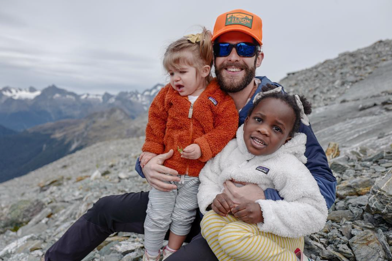 Ada James, Thomas Rhett Akins & Willa Gray Ada James, Thomas Rhett Akins & Willa Gray