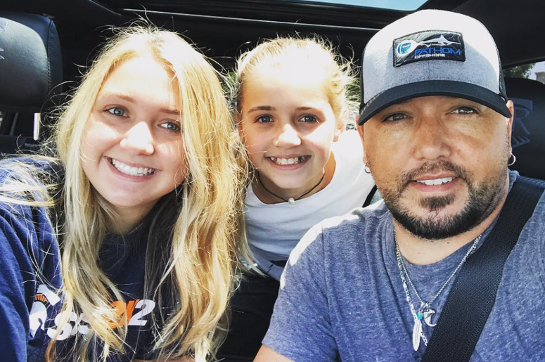 Jason Aldean & his daughters Jason Aldean & his daughters