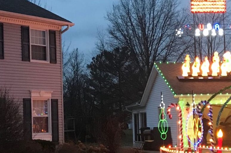 house with no Christmas decorations