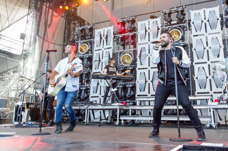 Dan + Shay on stage at LakeShake 2017 Dan + Shay on stage at LakeShake 2017