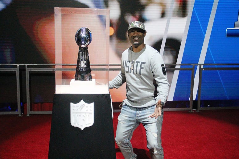 Big Tigger with the Vince Lombardi Trophy Big Tigger with the Vince Lombardi Trophy