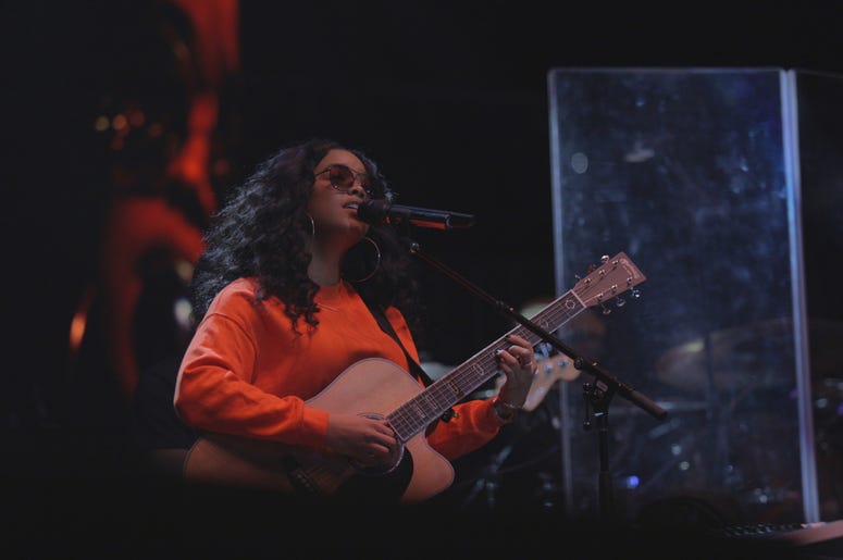 H.E.R. performing at V-103 Winterfest 2018 H.E.R. performing at V-103 Winterfest 2018