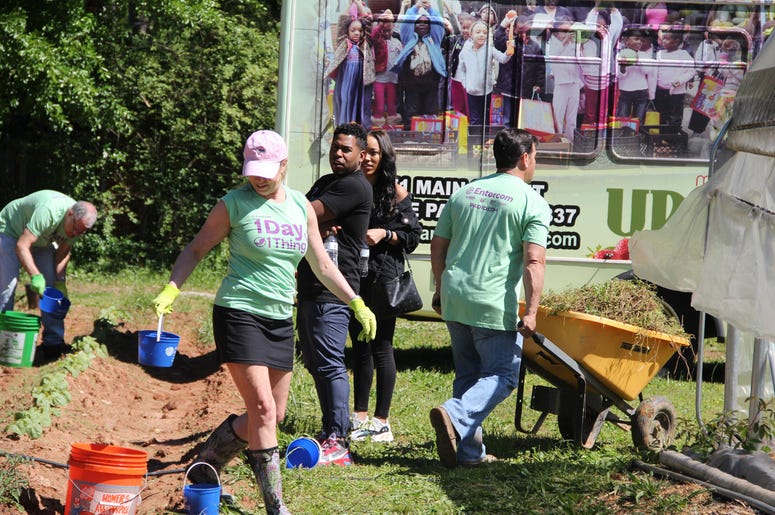 V-103 and Entercom Atlanta employees volunteer atUrban Farms in College Park, GA, on Earth Day 2019 V-103 and Entercom Atlanta employees volunteer atUrban Farms in College Park, GA, on Earth Day 2019